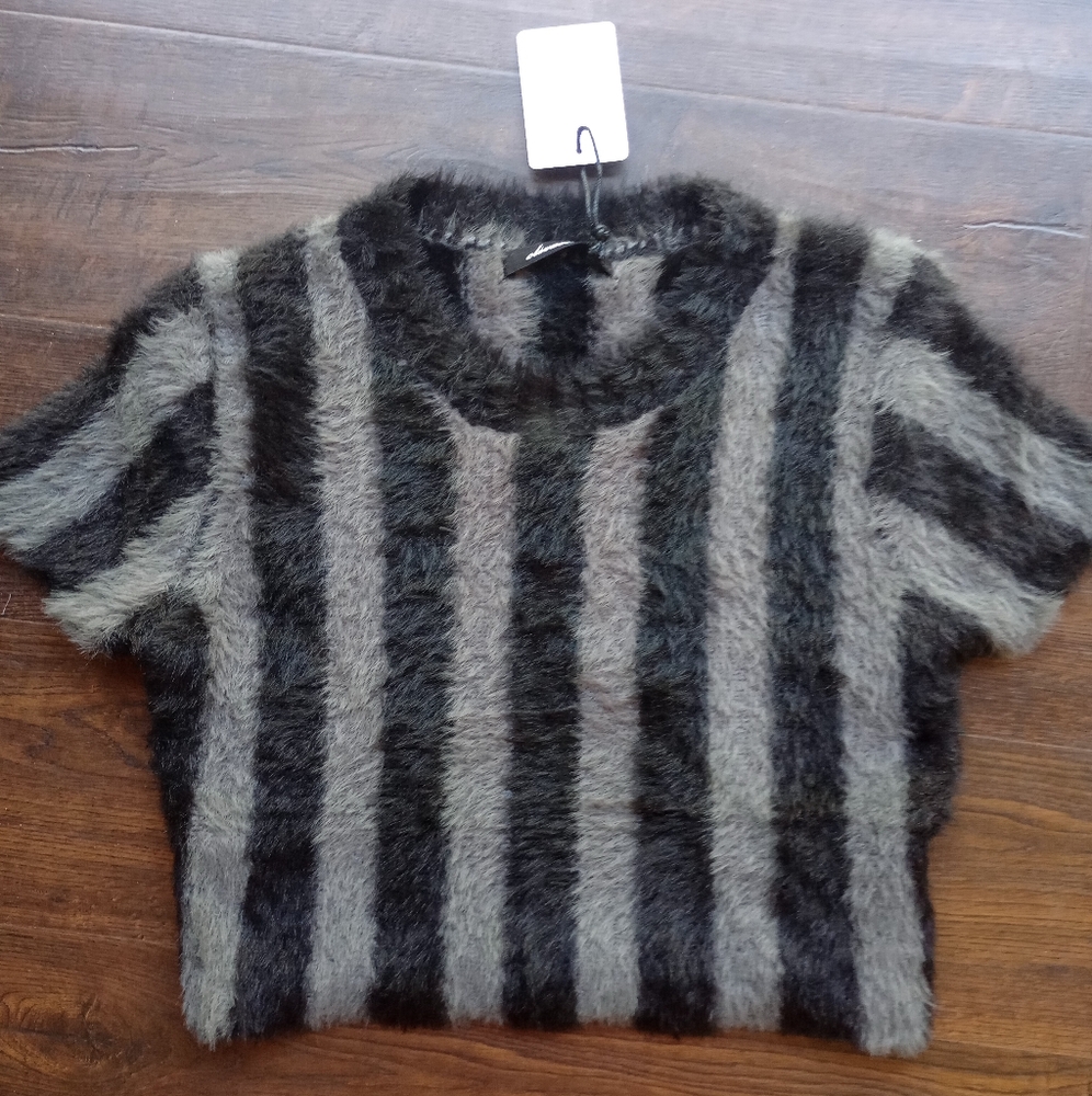 NWT Olivaceous Soft Fuzzy Knit Striped Black Gray Cropped Tee T-shirt Top